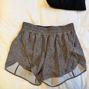 Lululemon🍋 track that mid-rise lined short 5”